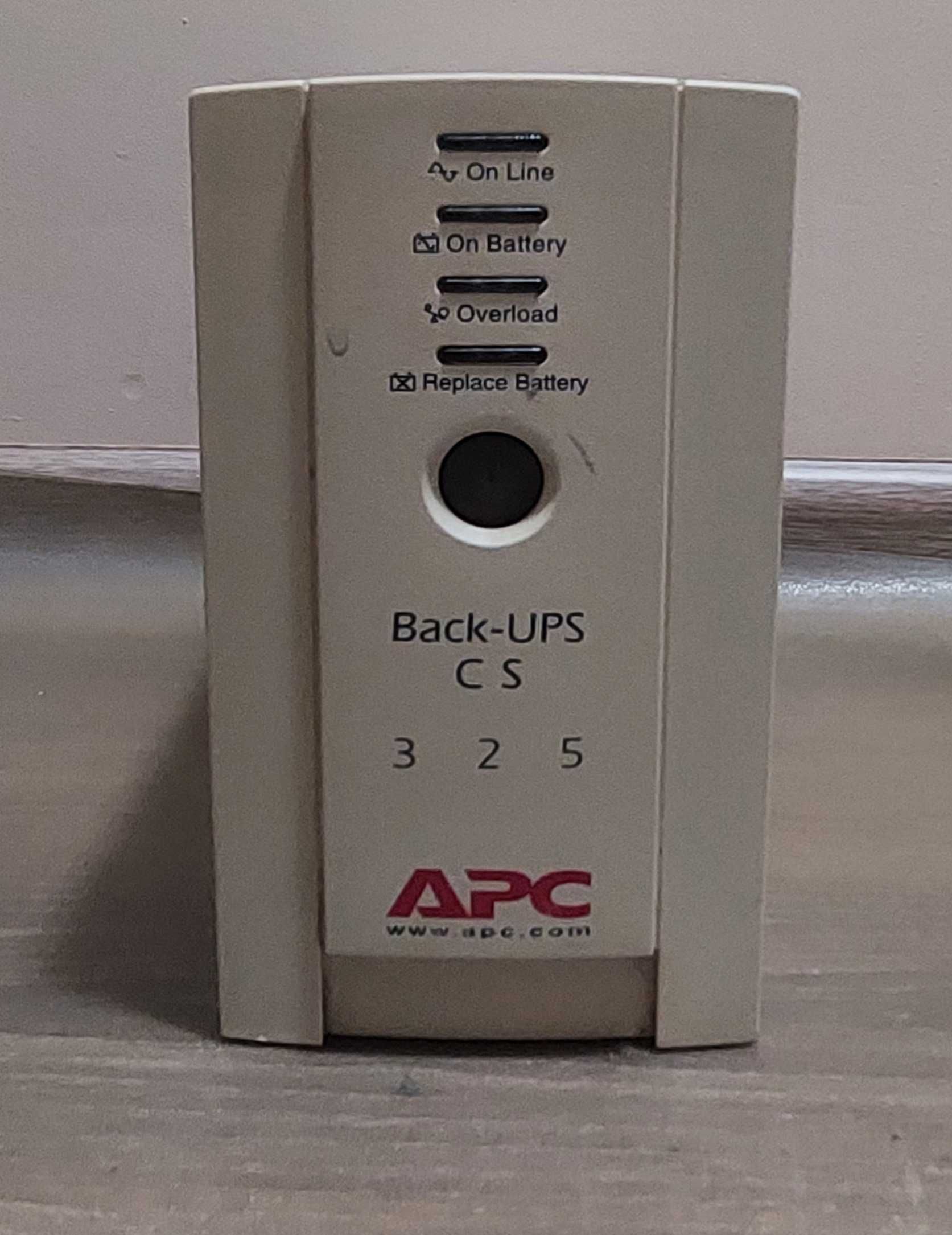Источник бесперебойного питания APC Back-UPS 325