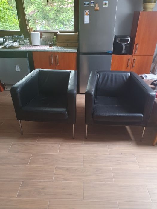 Sprzedam dwa  czarne, skórzane fotele