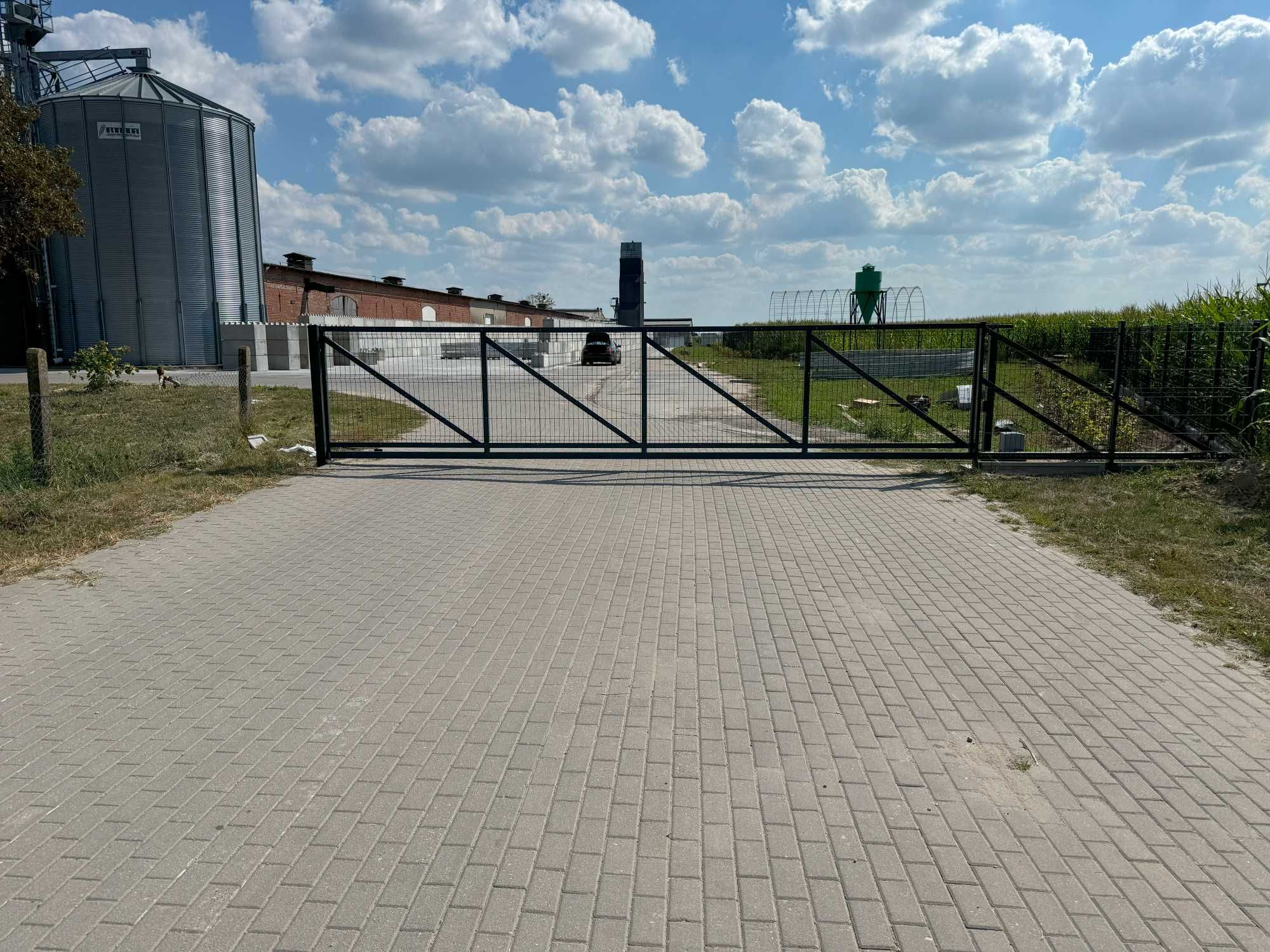 Brama przesuwna panelowa ocynkowana malowana RAL stalowa ogrodzeniowa