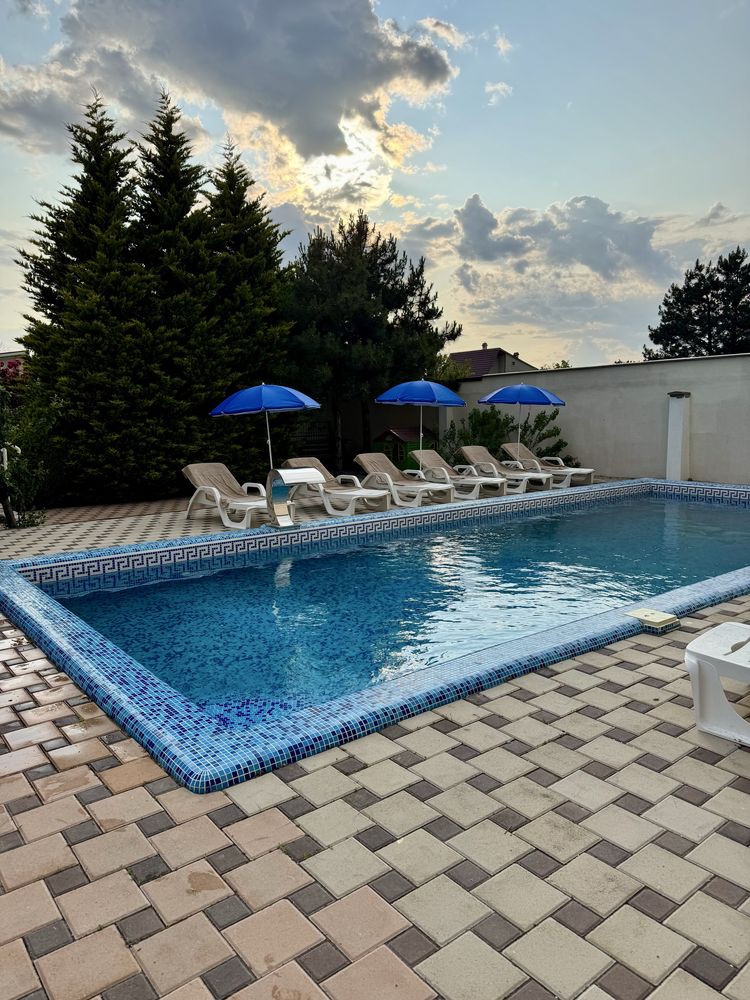 Benelux Family Apartments — Відпочинок біля моря з басейном (Санжейка)