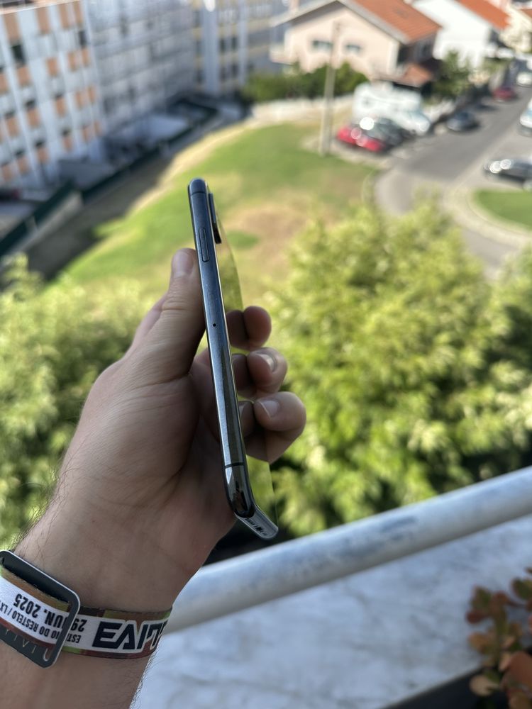 iPhone XS 64gb bom estado