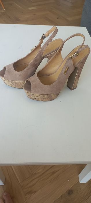 Różowe buty na koturnie rozm.37