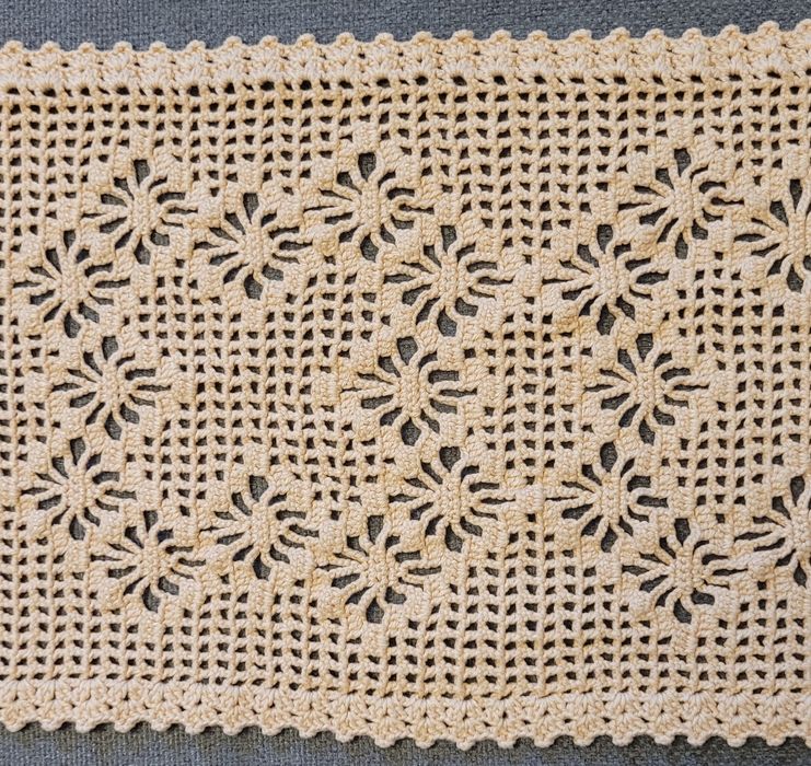 Zazdroska/ ozdoba okna 22x86 beżowa ręcznie dziergana