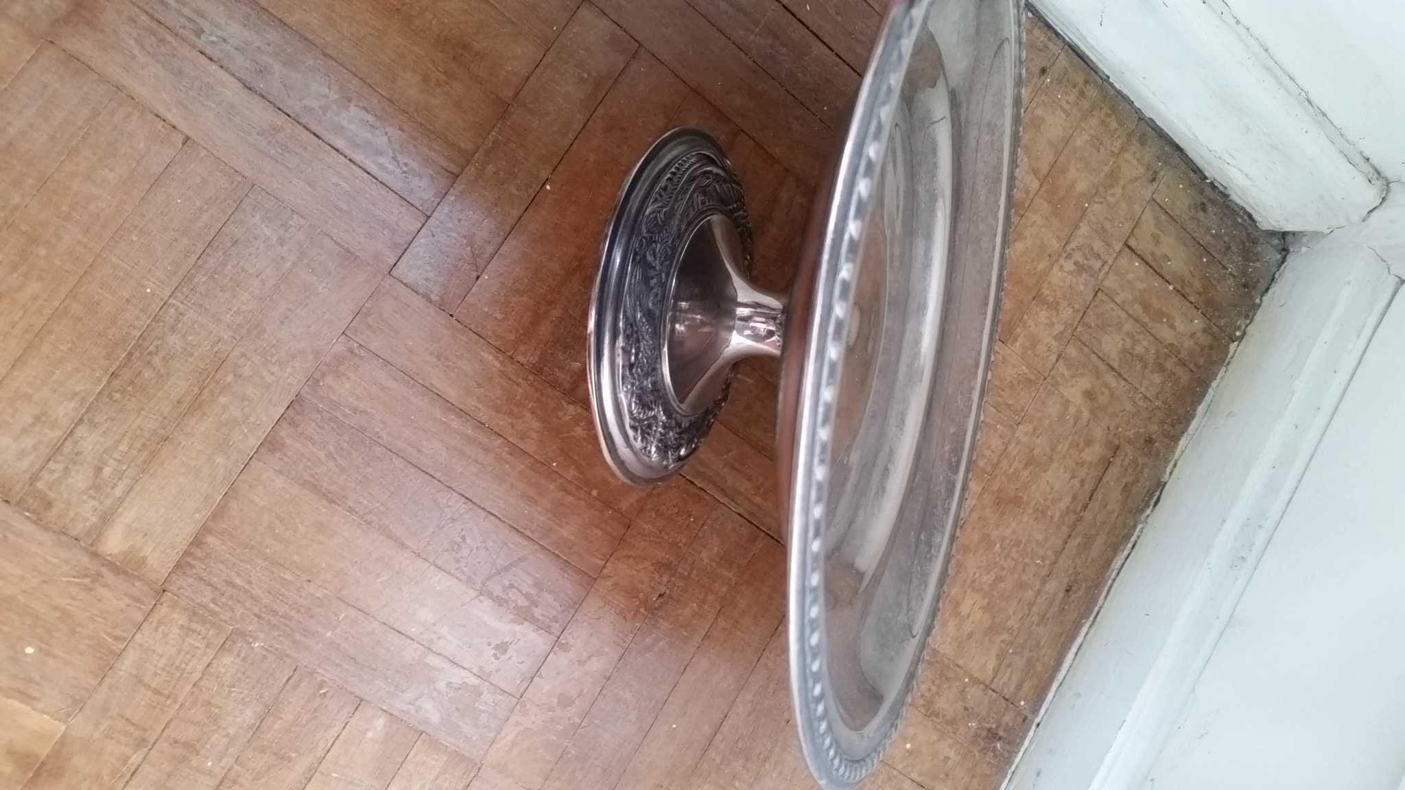 Salva  com pé  impecável!