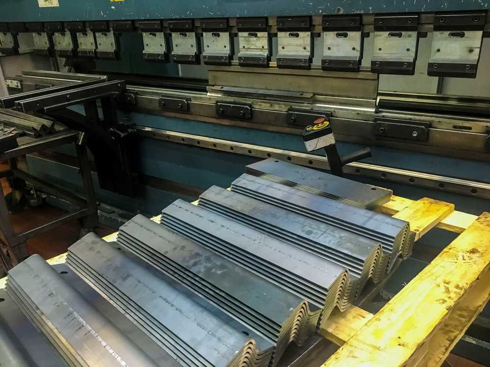 Laser, palenie, cięcie blach laserem. Prasa krawędziowa, gięcie blach.