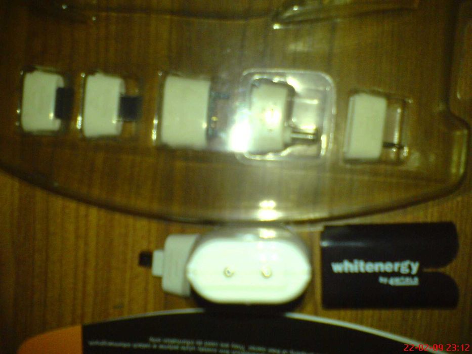 ŁADOWARKA DO KOMÓREK SMARFONÓW przenośna na baterie różne wtyczki nowa