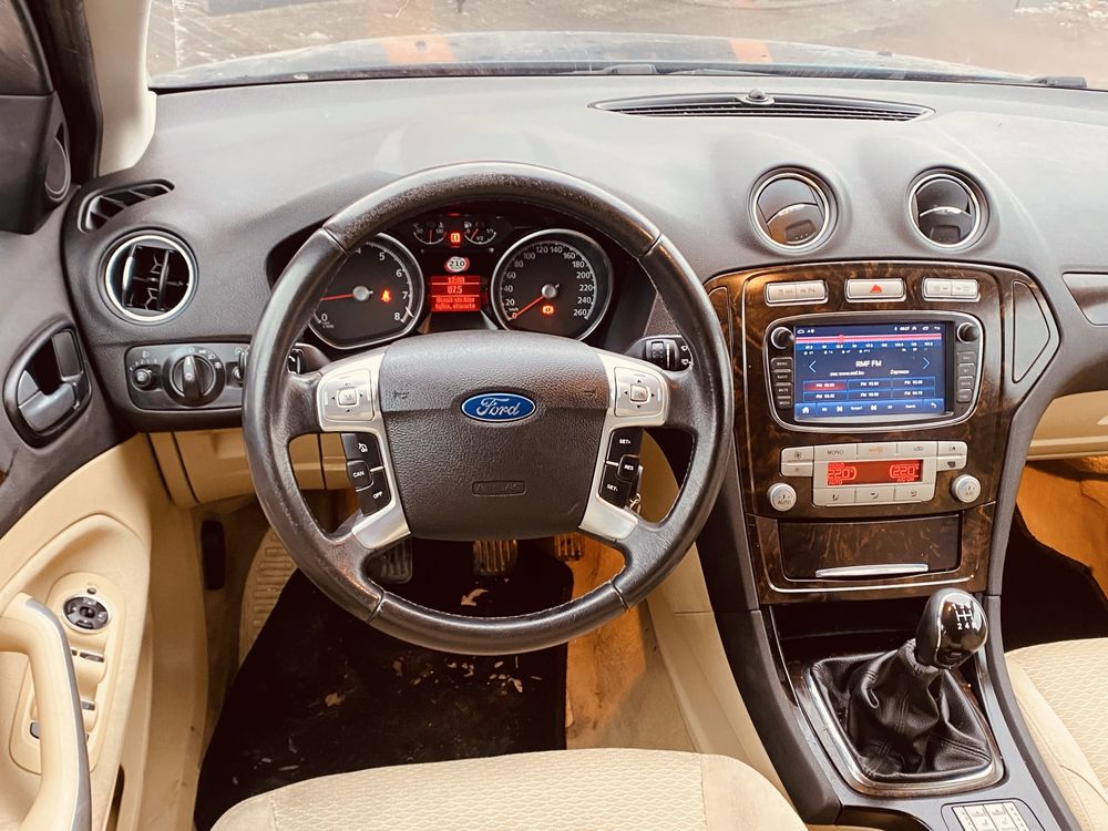 ford mondeo GHIA rok 2007 poj 2,0 bezn przeb 185tyś  zadabny