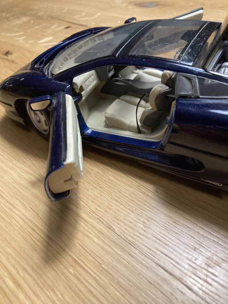 Maisto 1/18 1:18 Jaguar XJ220