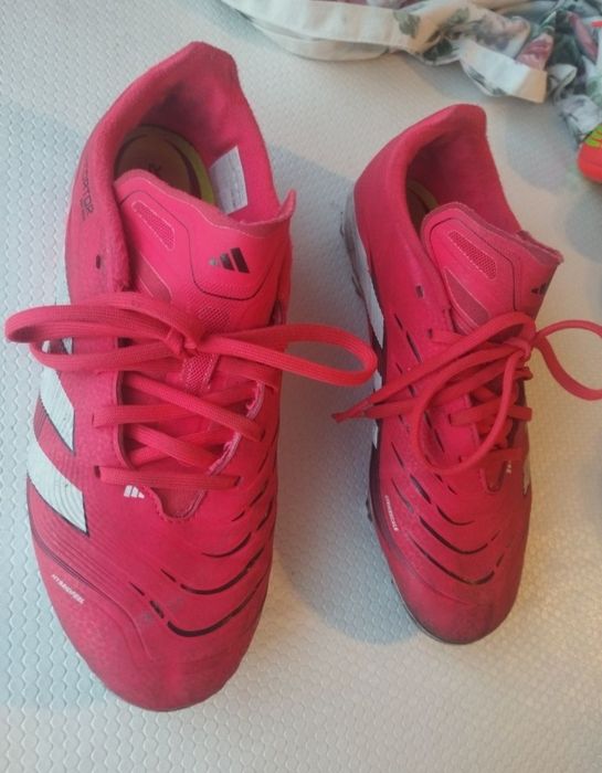 Chuteiras adidas nrs 34, 35 e 37
