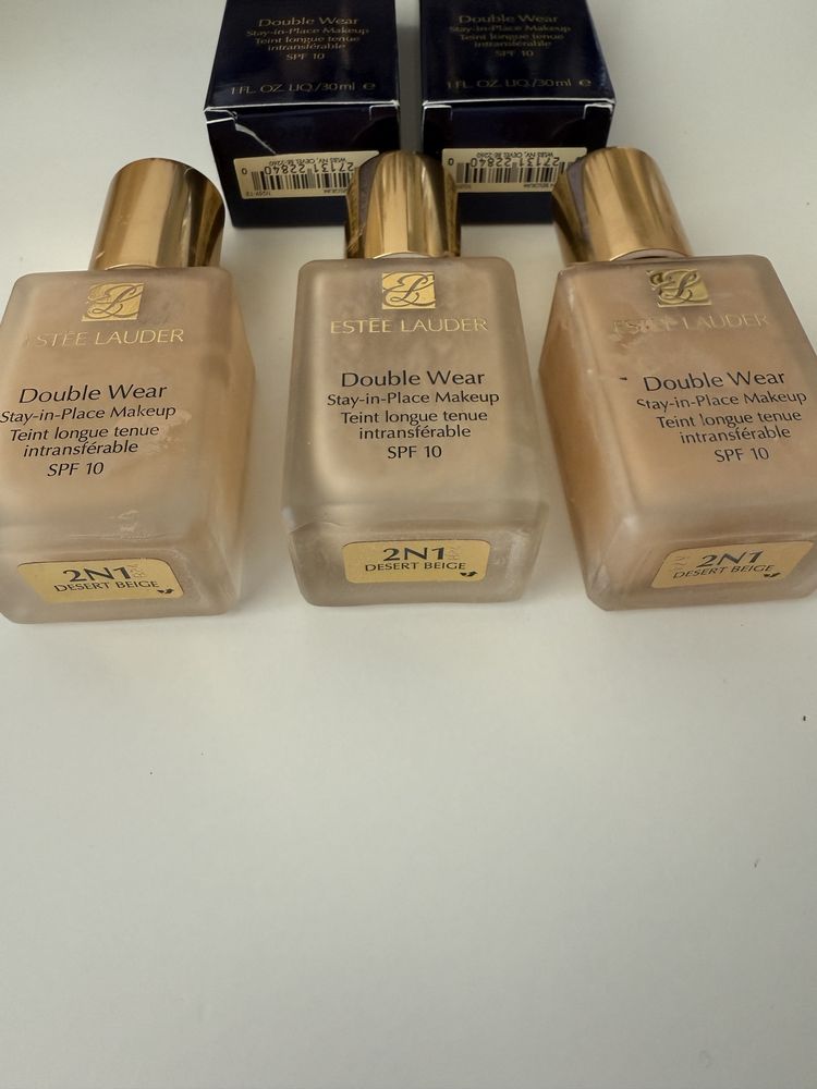 Puste buteleczki opakowania Estee Lauder Double Wear 2N1