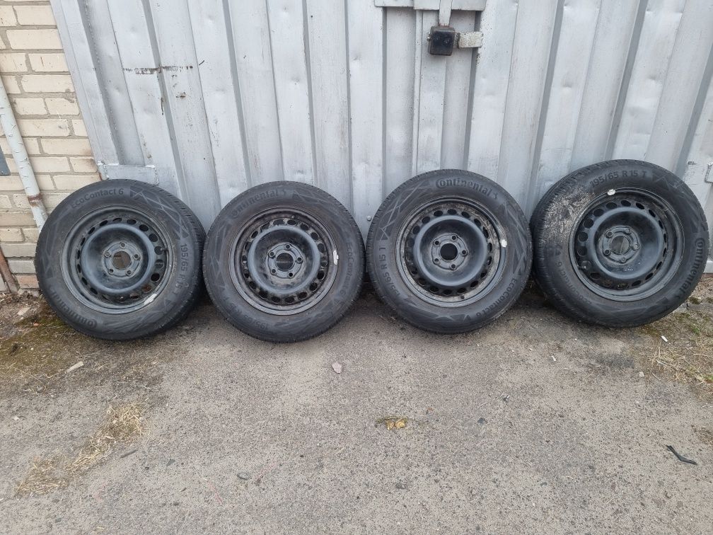 Колеса Continental 195 65 15 на дисках 5×113.3