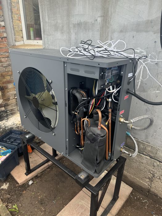 Монтаж кондиціонера, закладання магістралі обслуговування, ремонт