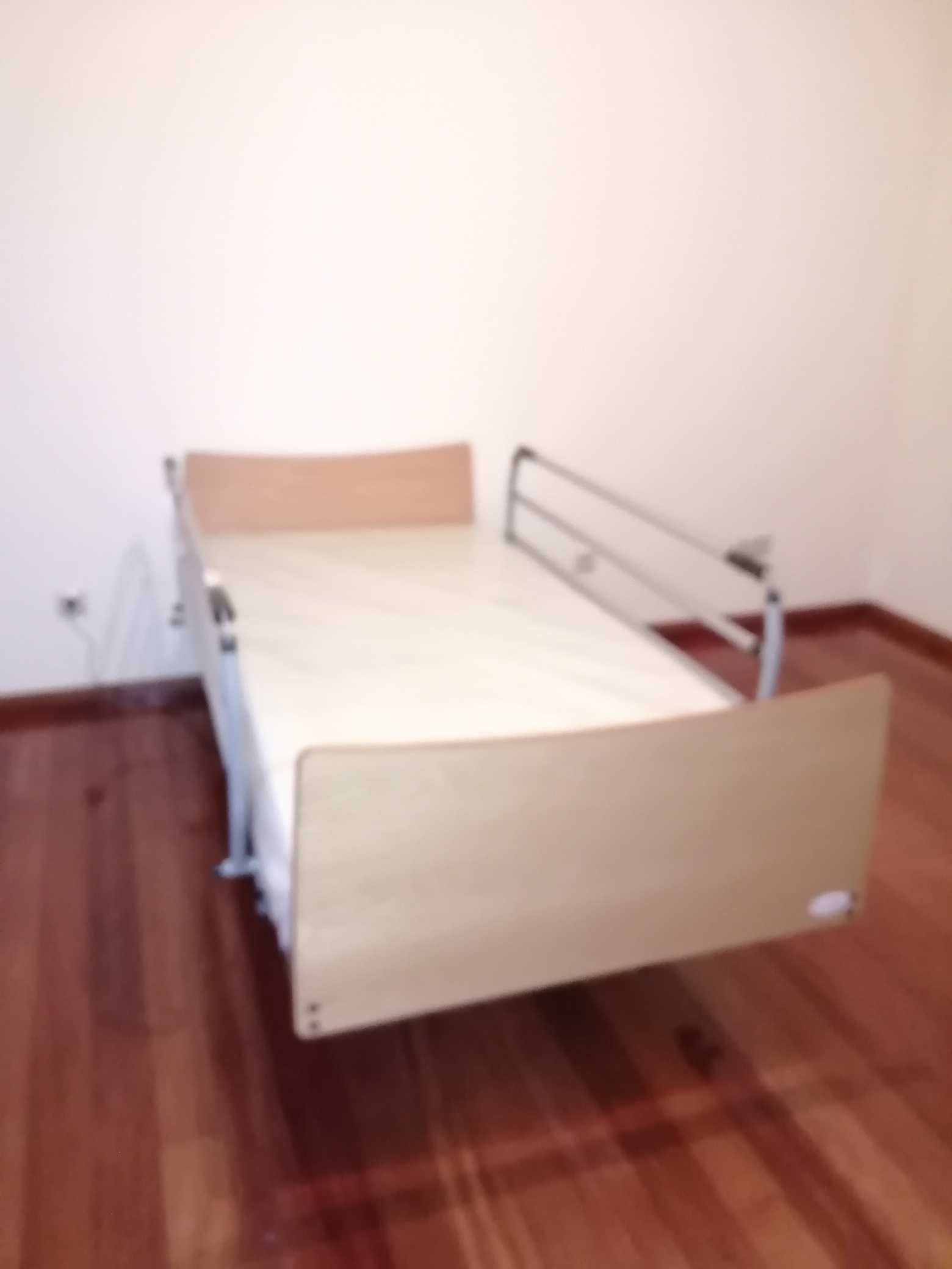 Cama Hospitalar Articulada Elétrica Elevatória