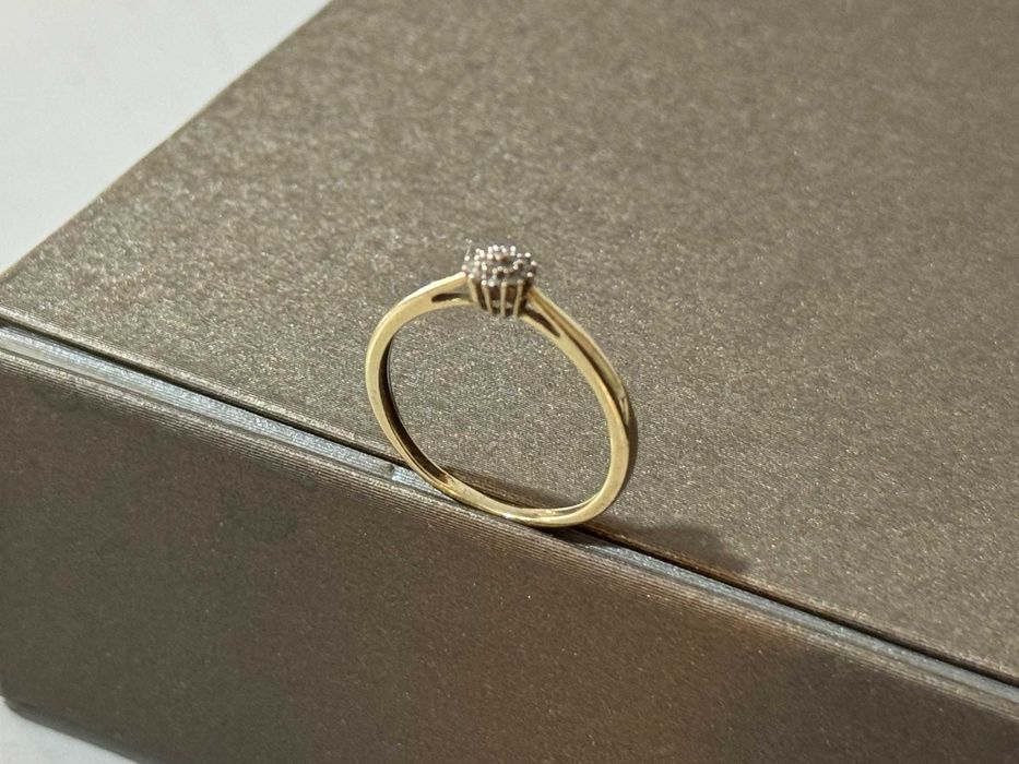 Śliczny złoty pierścionek zaręczynowy  585  R-13