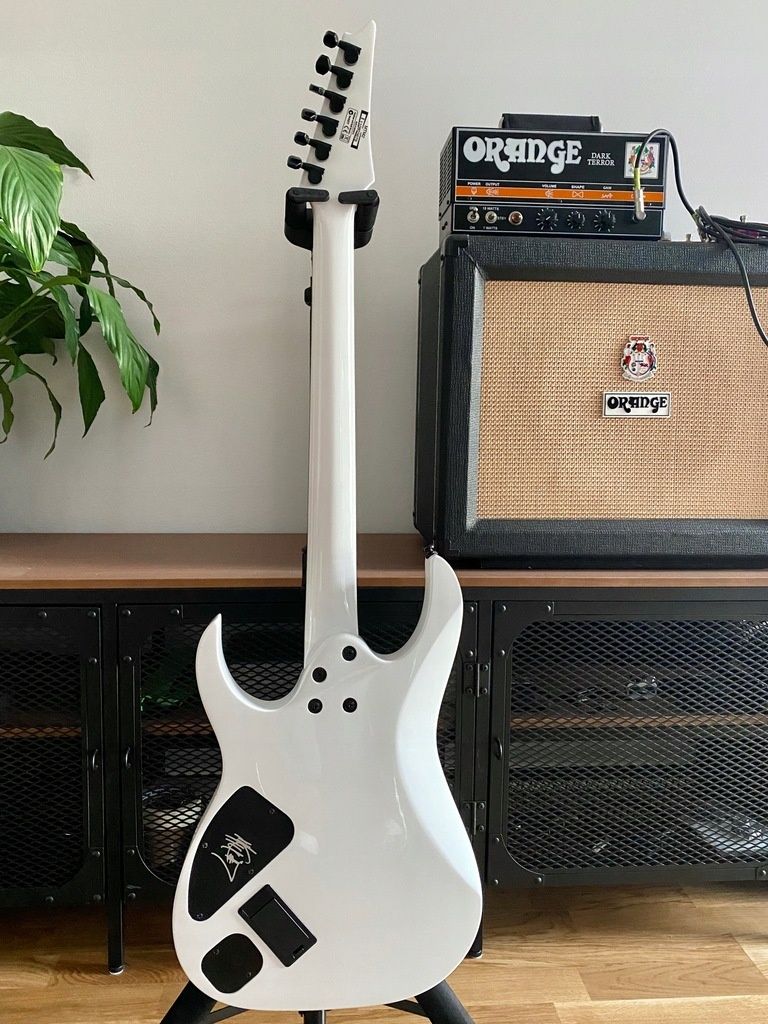 Ibanez MTM2 branca (Mick Thomson)