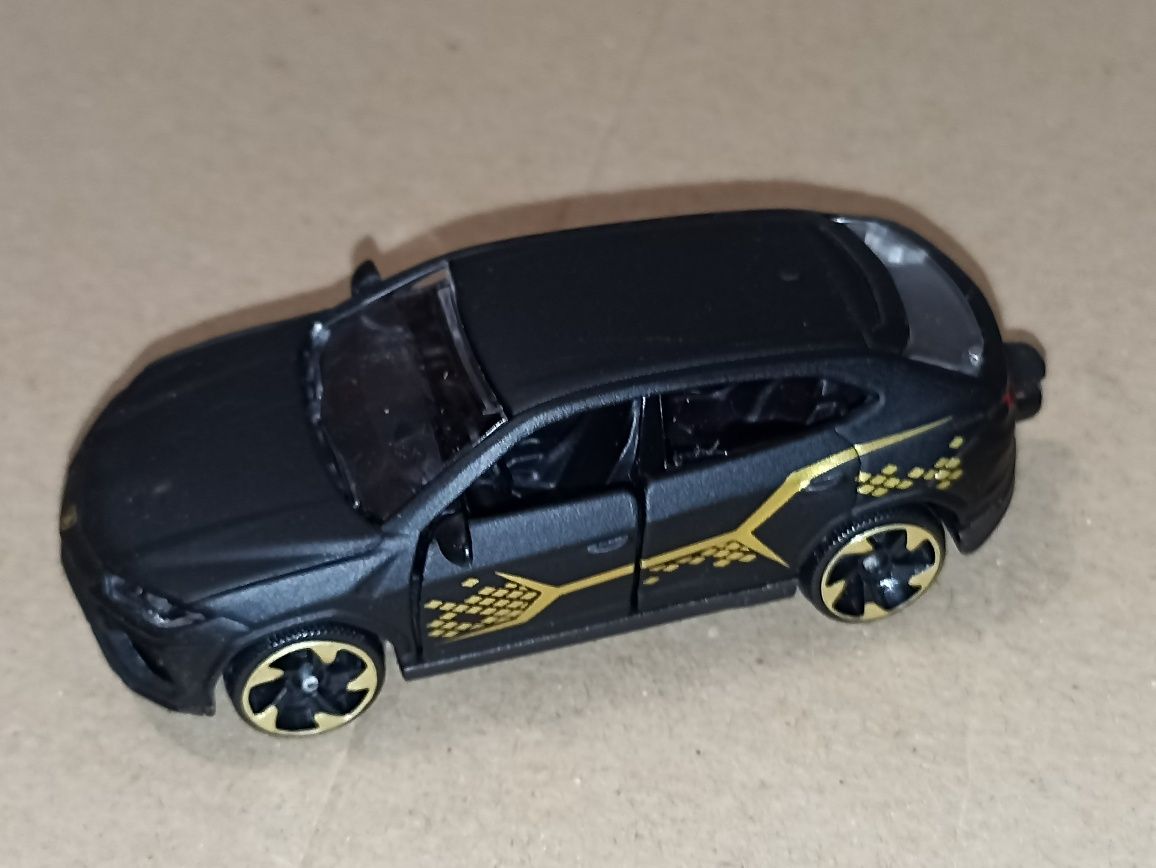 model samochodu Lamborghini Urus majorette z limitowanej edycji.