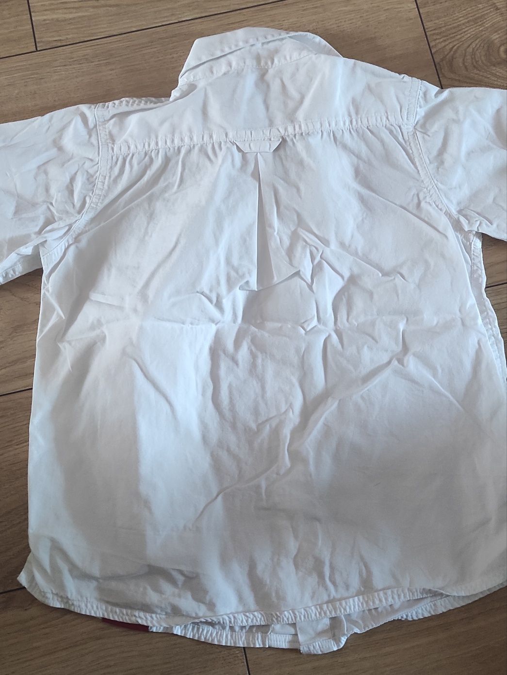Biała koszula z krótkim rękawem r. 122