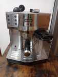 Ekspres do kawy kolbowy DeLonghi EC850.M