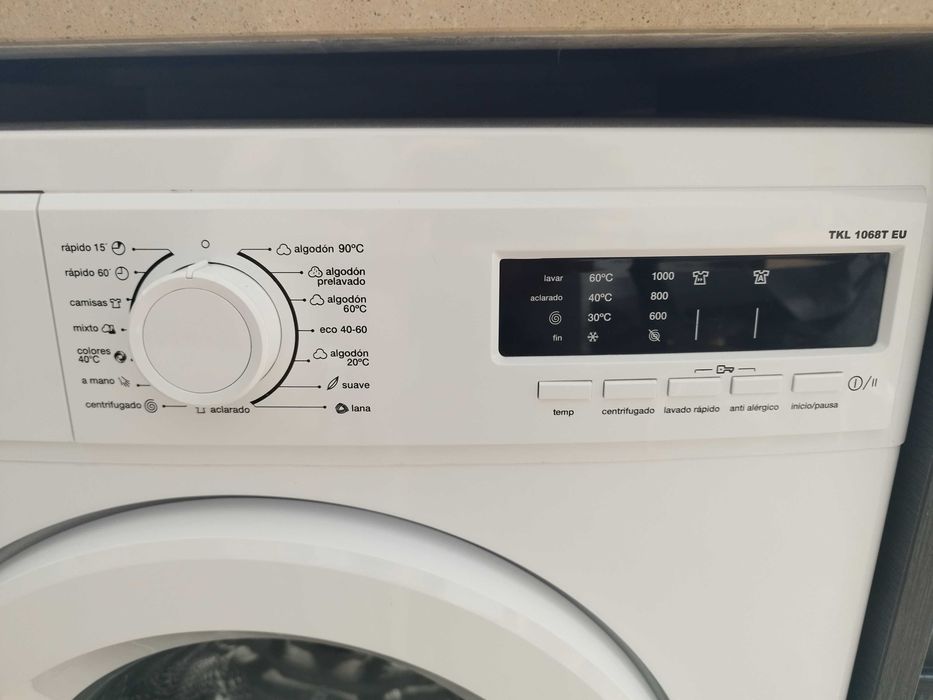 Maquina de lavar roupa bem conservada
