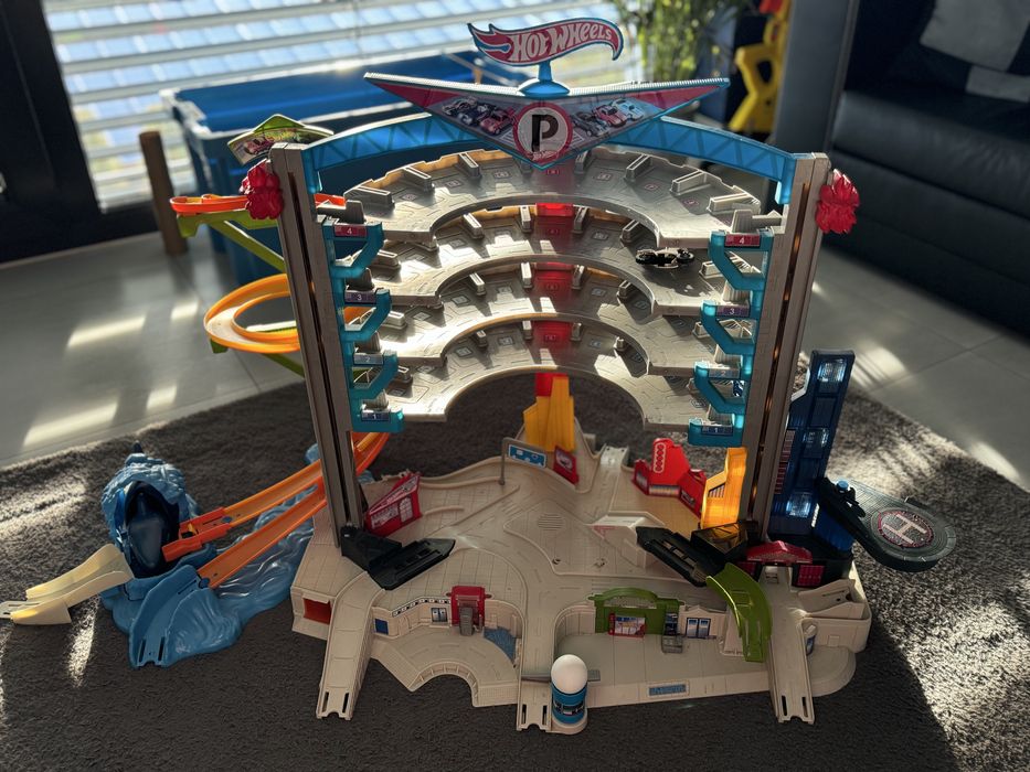 Hot Wheels Wielki Garaż Ultimate+ gratisy