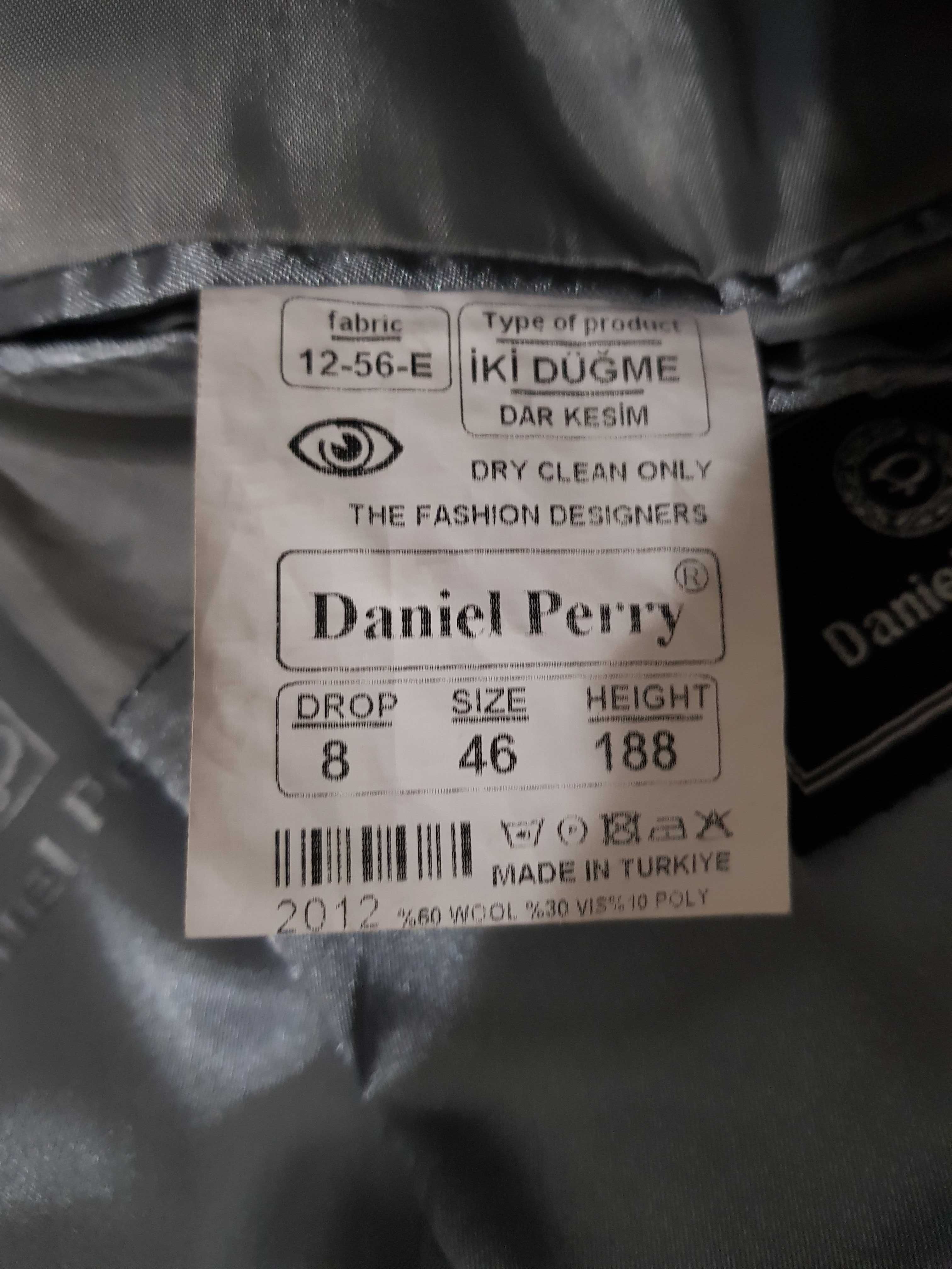 Чоловічий костюм Daniel Perry
