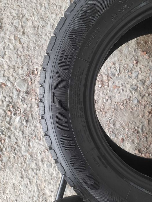 Зимові шини 215/65 R16C Goodyear Cargo Ultra Grip 7,4мм
