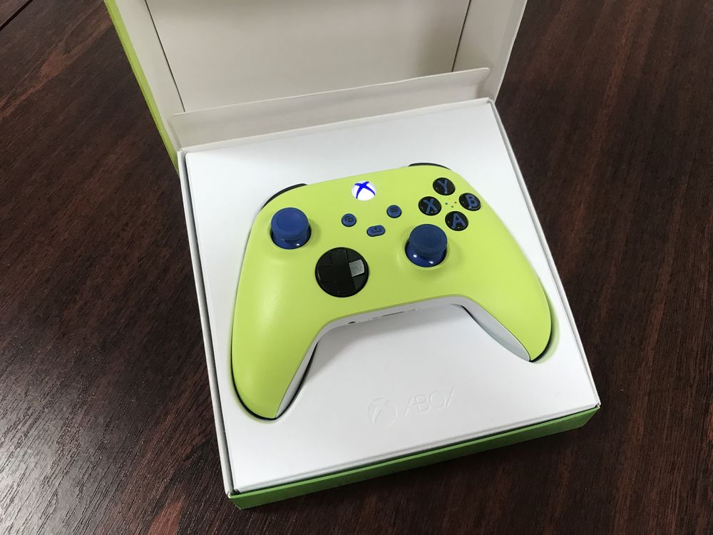 Геймпад XBOX Series S X Electric Volt есть нюанс