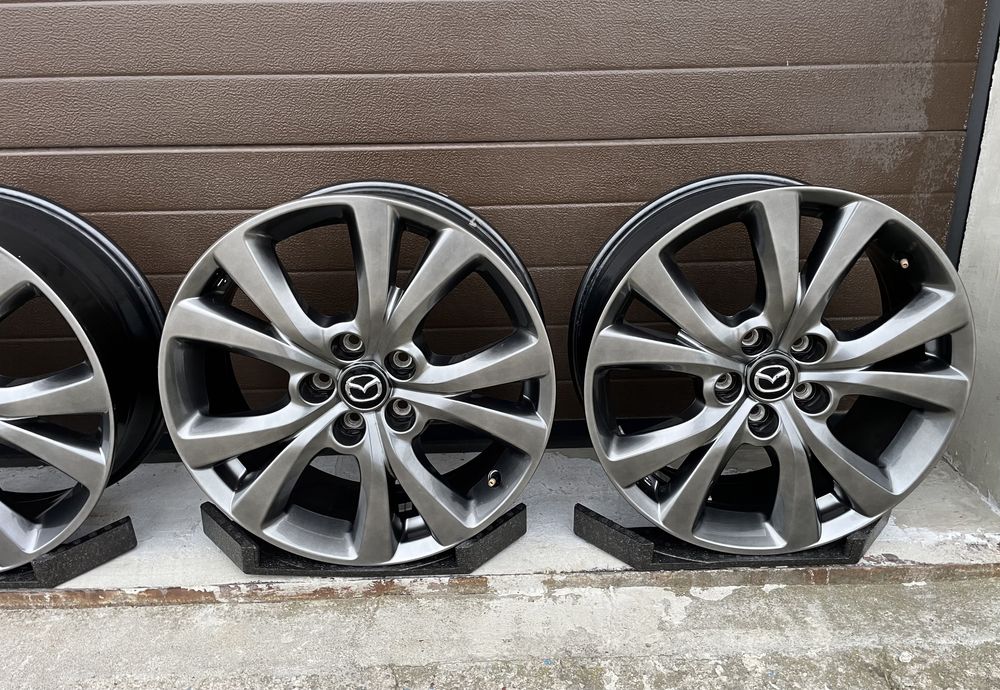 4x felgi aluminiowe 5x114,3 r18 et45 7J Alufelgi Oryginał Mazda Grafit