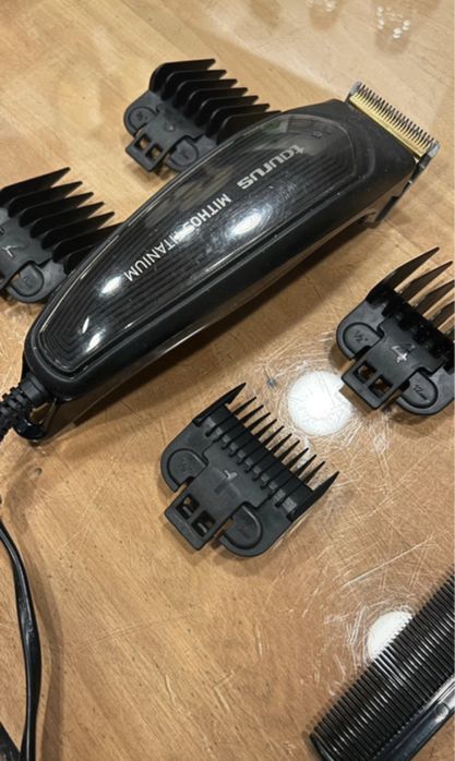 Maquina de cortar cabelo Taurus mithos