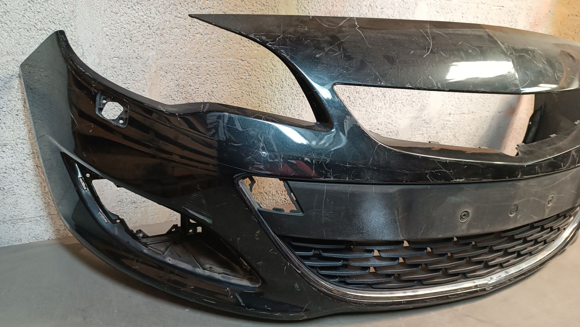 Vendo parachoque de frente Opel Astra J ano 2011/15