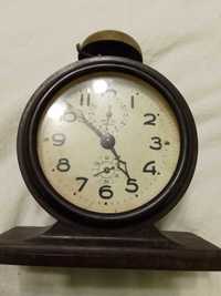 Советские карболитовые часы будильник 2 часовой завод Москва