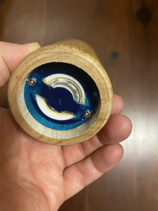 Moinho manual de madeira