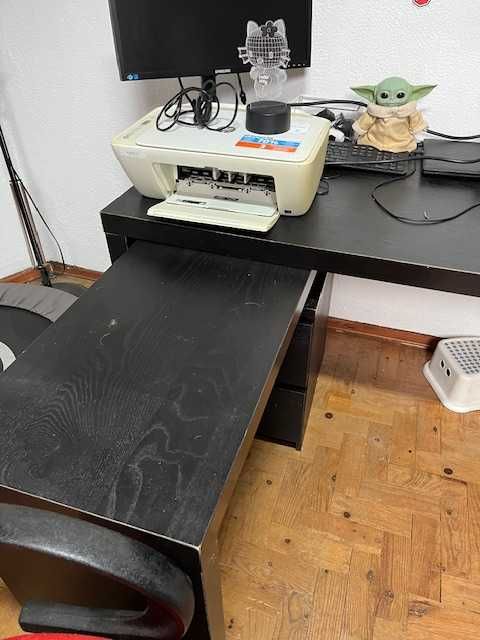 Secretária IKEA e modulo de gavetas