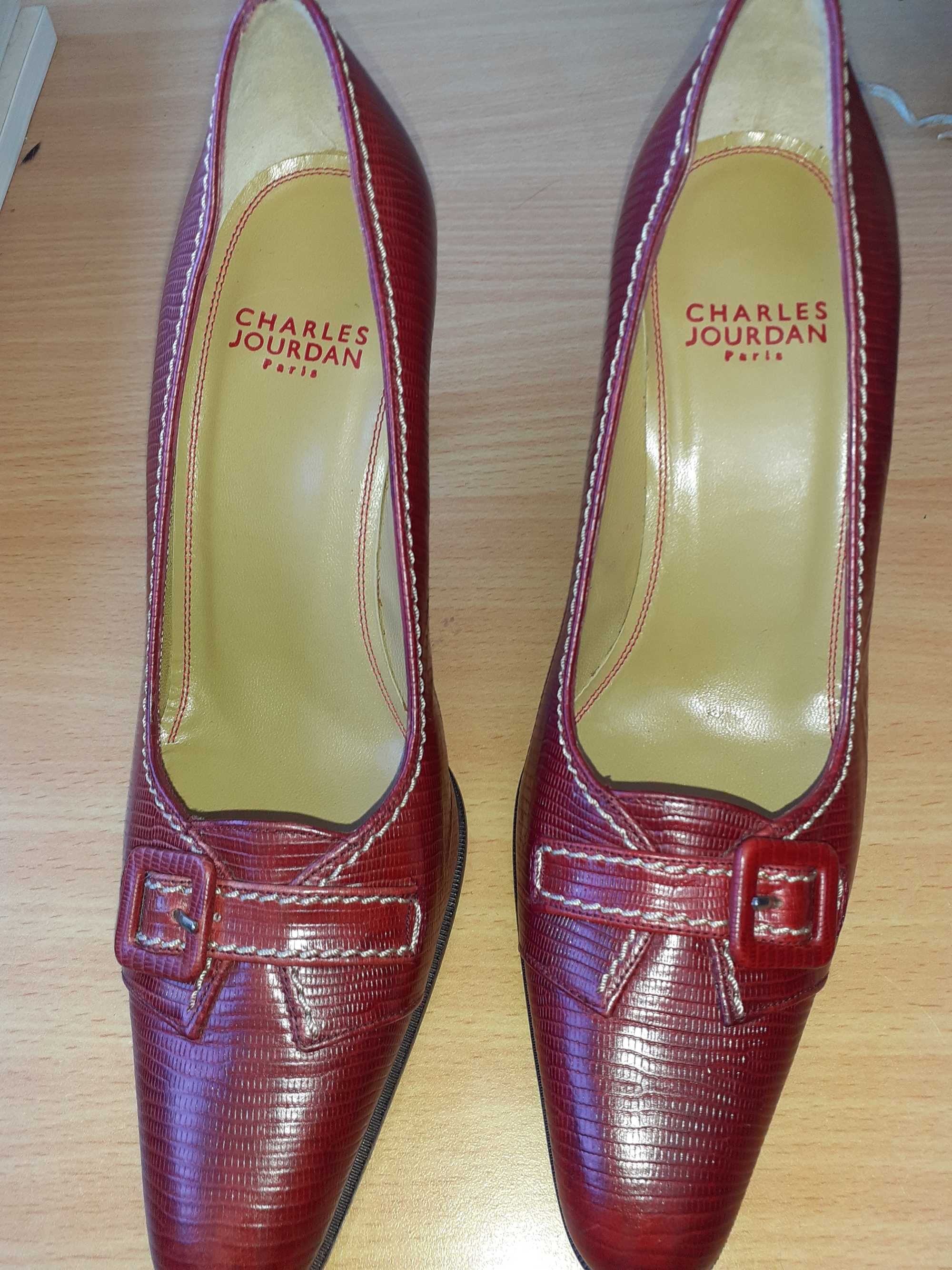 Sapatos grenat Charles Jourdan