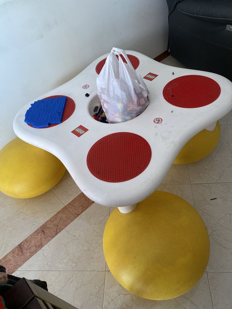 Mesa LEGO para construcao