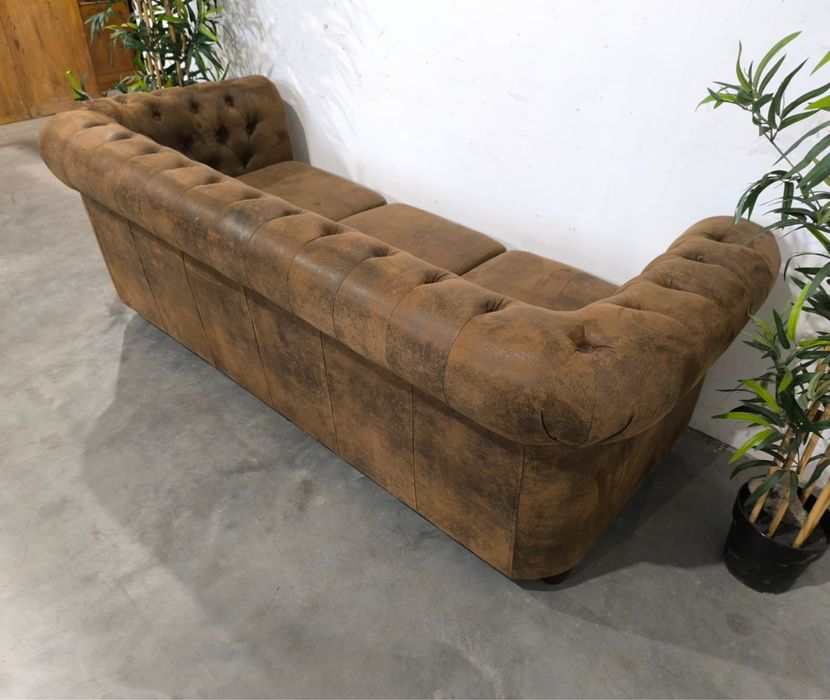 Bardzo ładna sofa CHESTERFIELD, skóra naturalna. Dowóz