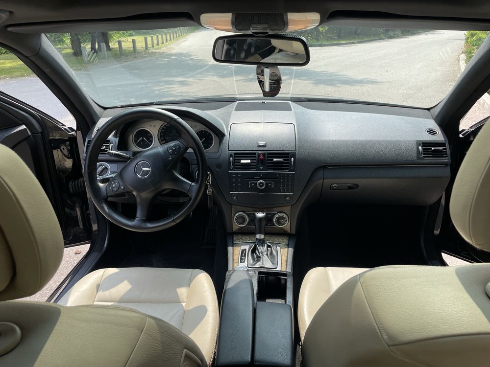 Продам mersedes w204 c 180 в хорошем состоянии