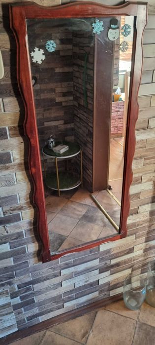 Duże  lustro w drewnianej ramce