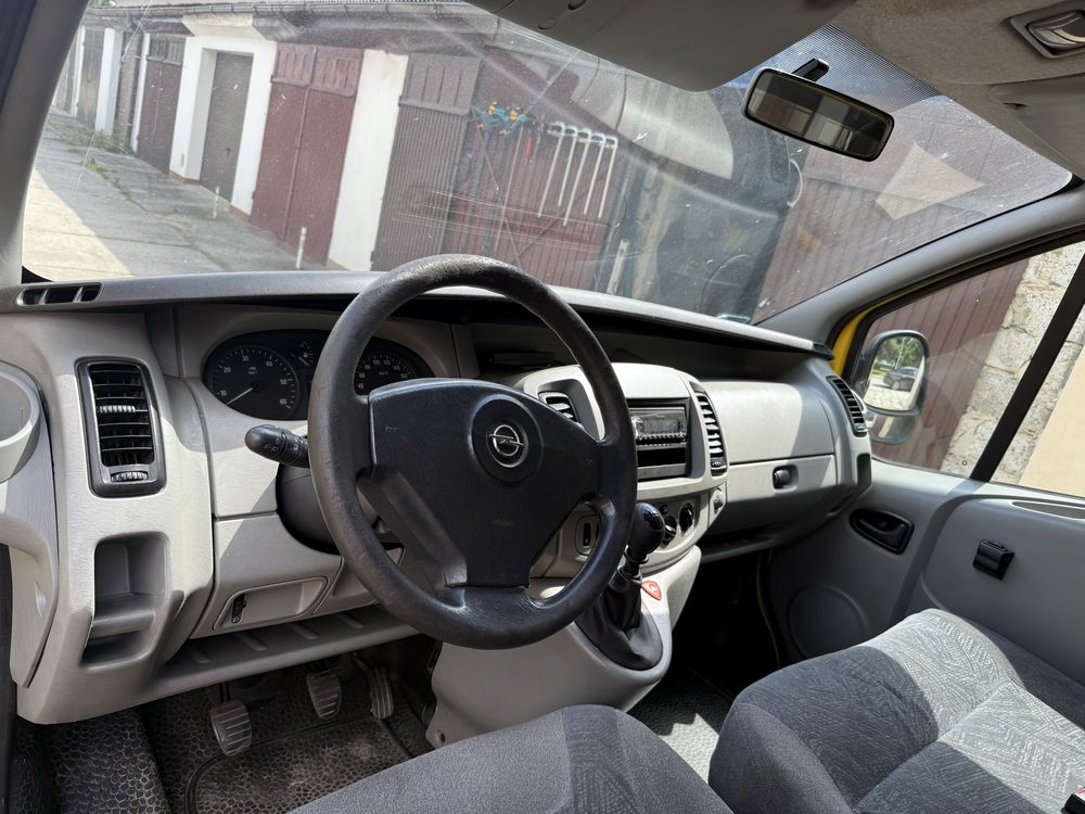 Sprzedam Opel Vivaro 1.9 dci rok produkcji 2004