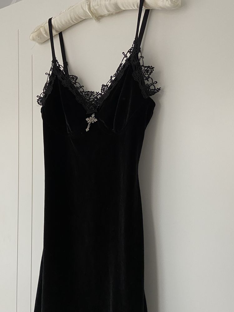 чорна сукня