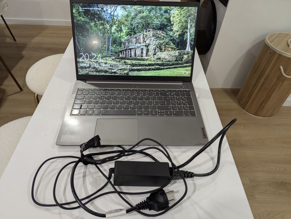 Portátil AMD Ryzen 3 4300U – Excelente Estado

Vendo portátil com as