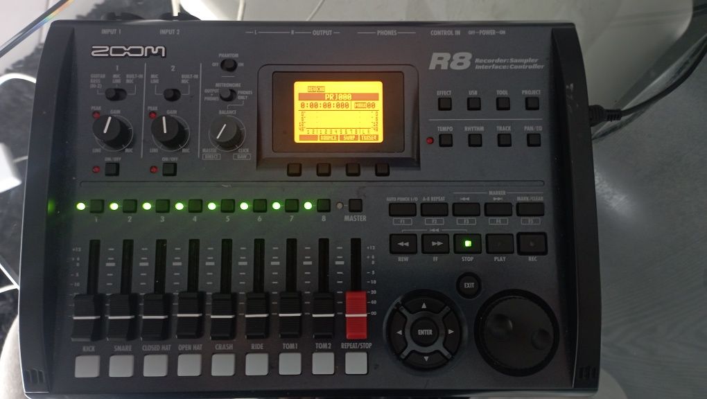 Zoom r8 backing track