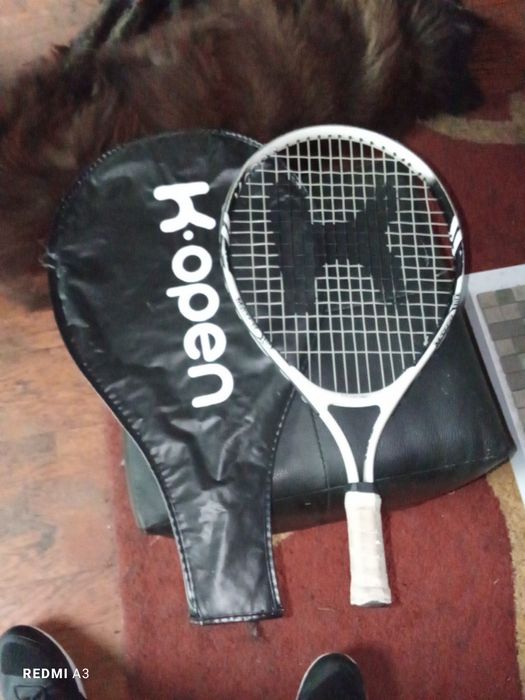 Raquete de tênis em excelente estado