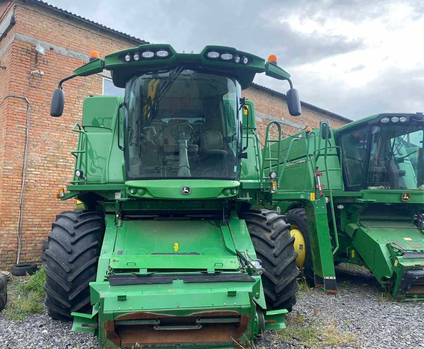 John Deere T660
зернозбиральний комбайн