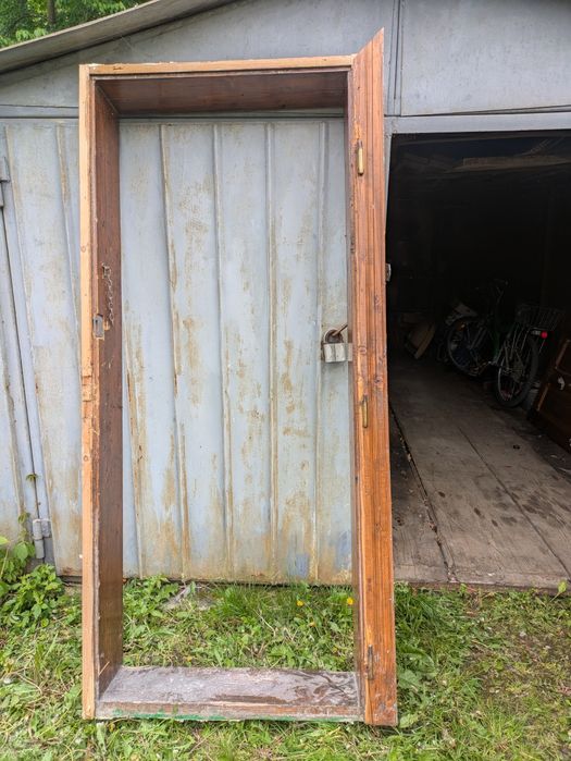 Двері дерев'яні з коробкою, вхідні