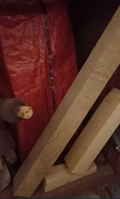 Surowe drewno na opał lub do obróbki