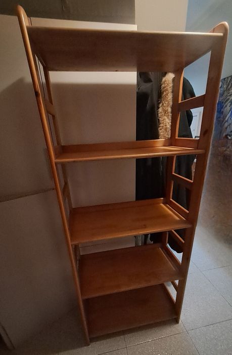Estante de madeira maciça
