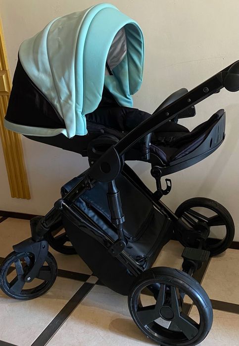 Коляска дуже оригінальна та незвичайна