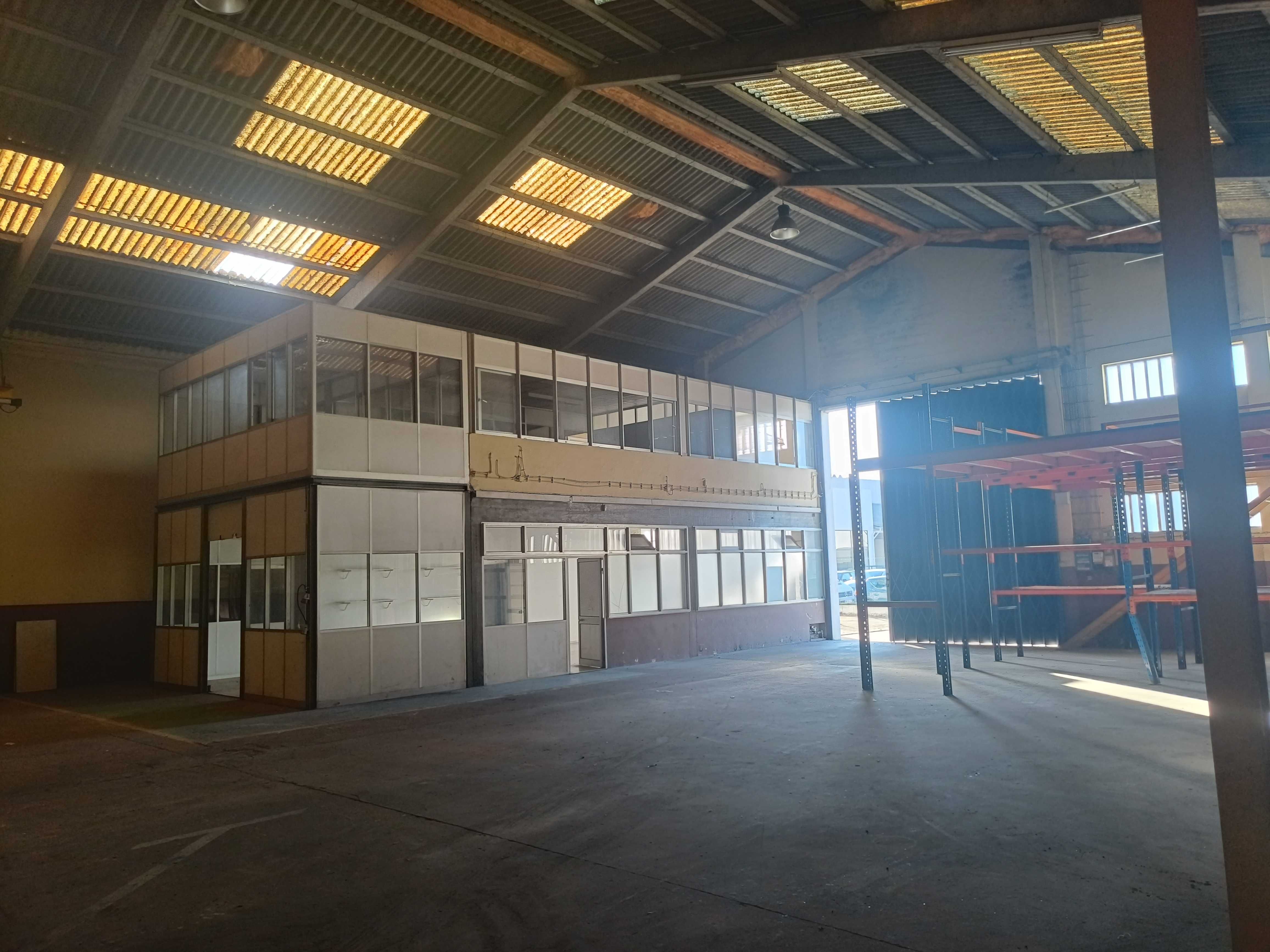 Armazém Zona Industrial Maia I - Frente para a Rua do Outeiro