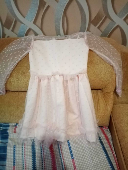 Продам святкову сукню на дівчинку